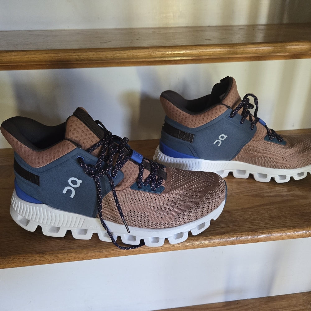 ON Sneakers hiking boots sneakers sz 10